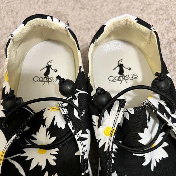 Corkys Kayak Slip On Flats in Black & White Daisy - Picture 8 of 8